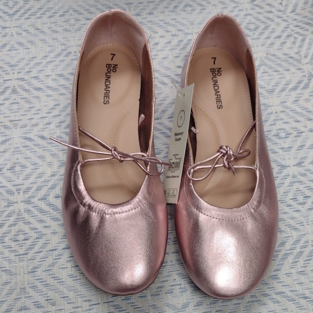 No Boundaries Shiny Pink Loafers - Picture 3 of 9